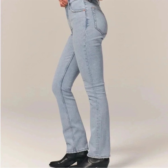 Abercrombie & Fitch Ultra High Rise 90’s Slim Straight Jeans Light Wash 27/4 L - Picture 3 of 16